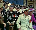 二列目のフィリップ・ボウラーSS大将と副官のカール・フライヘア（男爵）・フォン・テュースリング（ドイツ語版）SS大尉が黒服を着用。飾緒や礼装ベルトを付けて礼服として着用（1939年ミュンヘン）