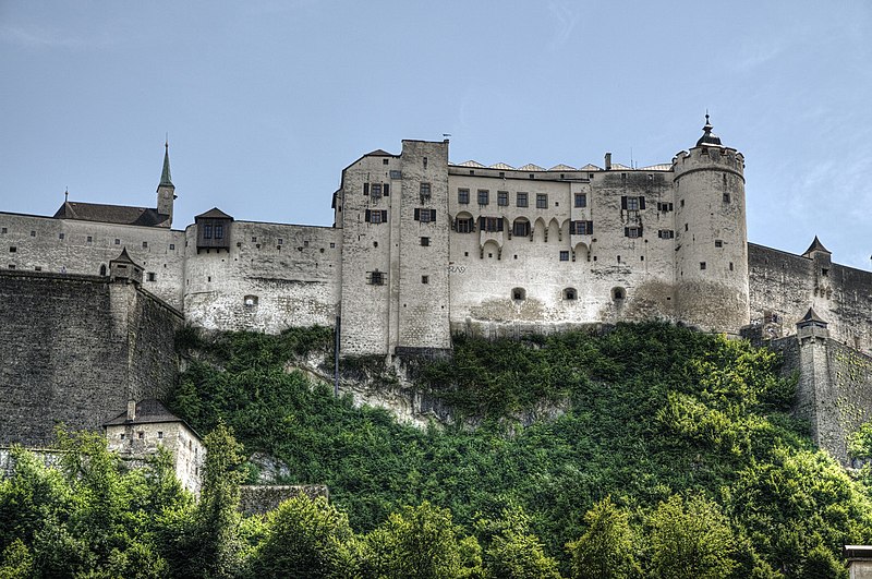 File:Kasteel in Salzburg (HDR) - panoramio.jpg