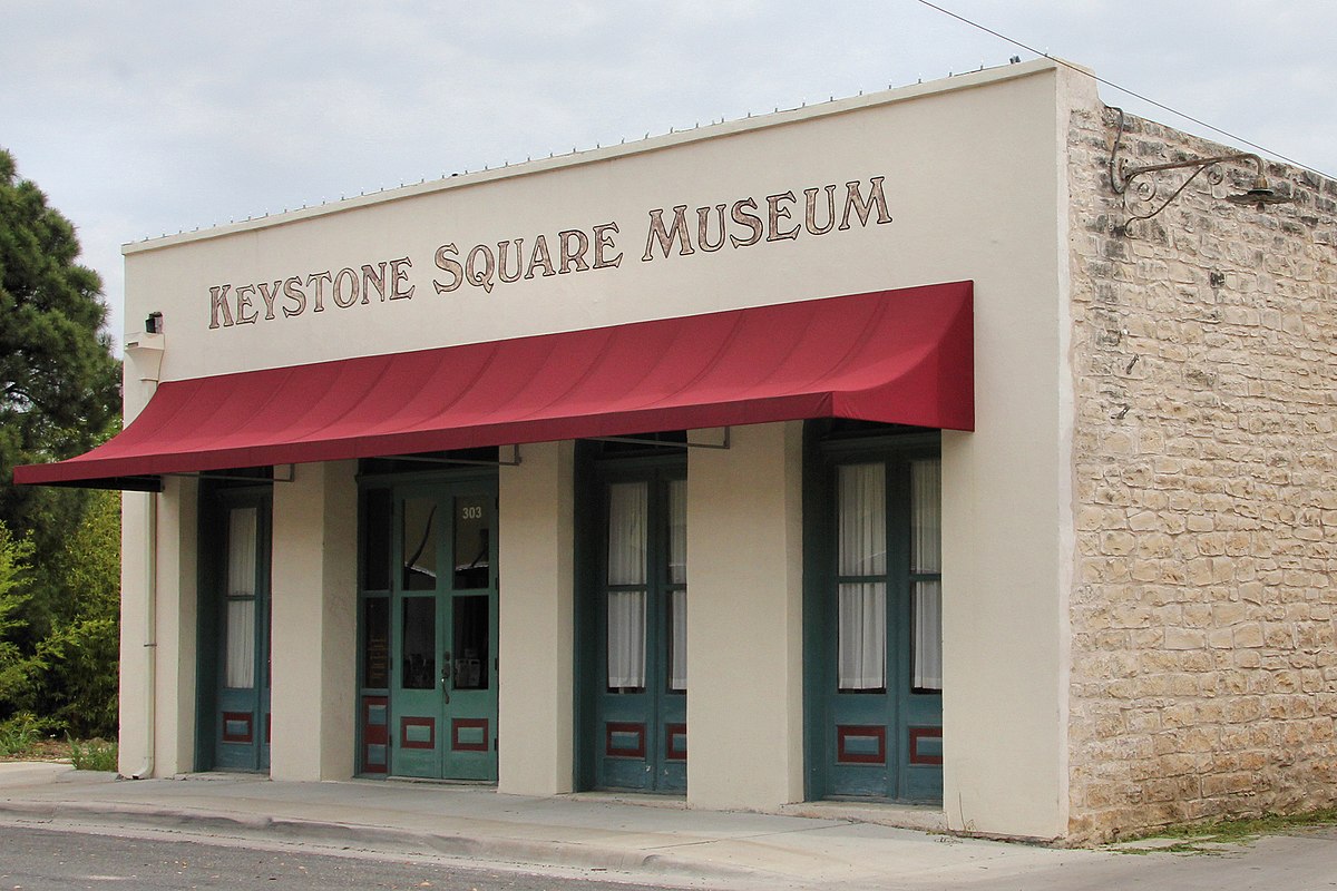 File:Keystone square museum lampasas.jpg - Wikimedia Commons