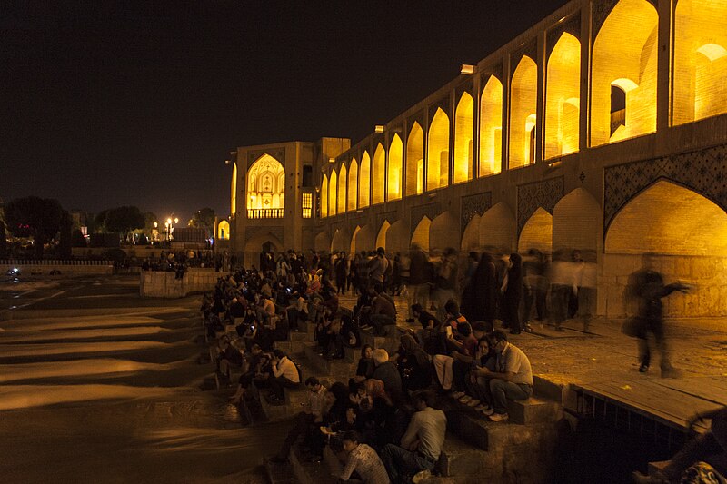 File:Khaju Bridge by night 05.jpg