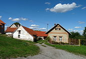 Čeština: Dům čp. 2 ve vsi Kochnov v okrese Benešov ve Středočeském kraji. English: House No 2 in the village of Kochnov, Benešov District, Central Bohemian Region, Czech Republic.