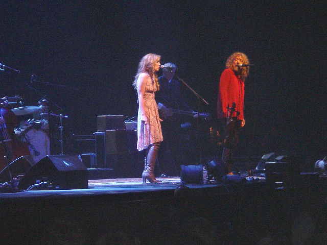 Krauss on stage with Robert Plant at Birmingham, England's NIA on May 5, 2008