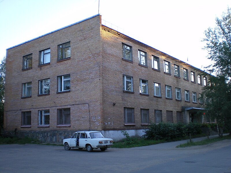 File:Kuzmolovo Administration.JPG