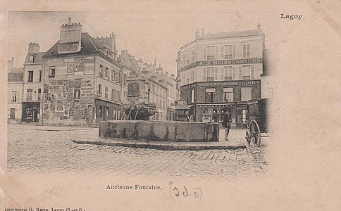 L3744 - Lagny-sur-Marne - Place de la Fontaine.jpg