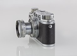 LEI0320 189 Leica IIIc chrome - Sn. 384761 1941-M39 Side view - ext. 3mm-Bearbeitet.jpg