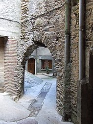 Portal interior del poble