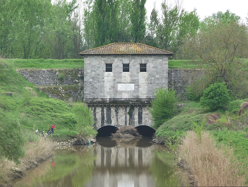 File:La botte, Vicopisano.jpg