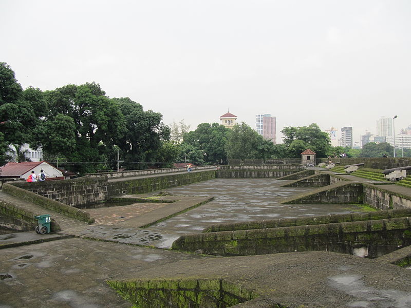 File:Laika ac Intramuros (6445259145).jpg