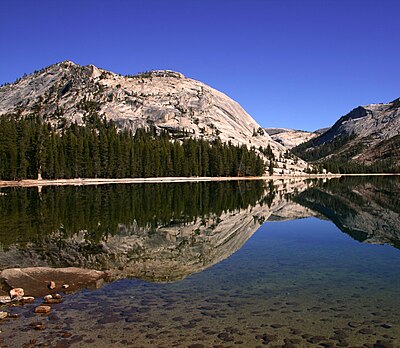 Lake_Tenaya_in_Yosemite_NP.jpg