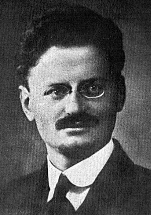 Leon Trotsky (crop).jpg