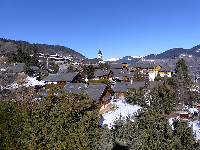 File:Les Allues depuis la télécabine de l'Olympe (février 2023).JPG