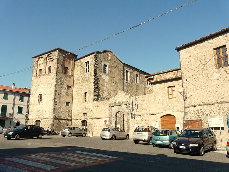 File:Licciana Nardi-Castello di Terrarossa.JPG