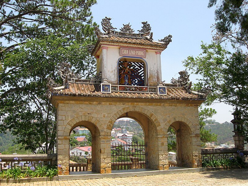 File:Linh Phong Pagoda 09.jpg