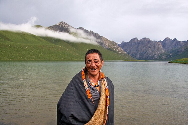 File:Local Tibetan standing in front of Lake Ximencuo on the Tibetan Plateau.jpg