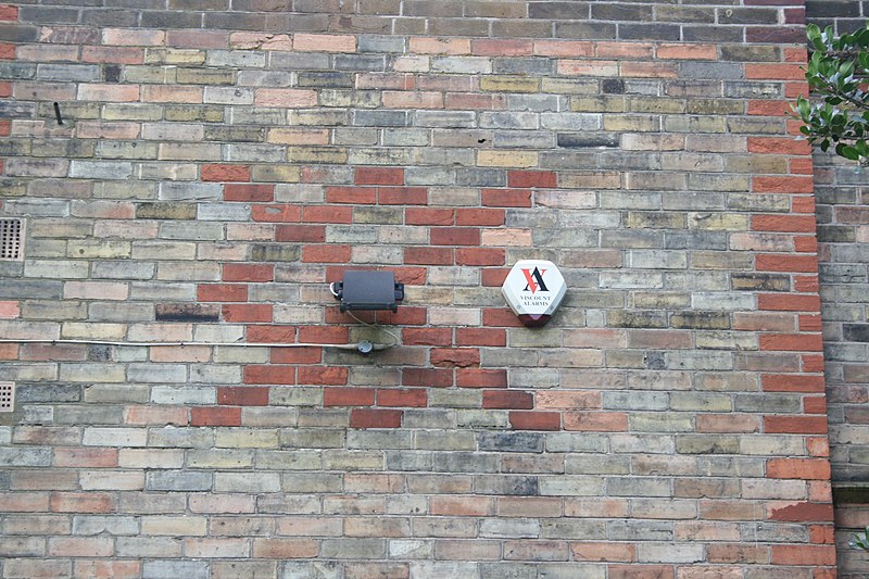 File:Lodge at Entrance to Kennington Park exterior 19 Brick detail.JPG