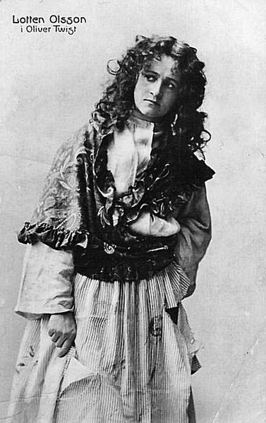 Lotten Olsson in the role of Nancy