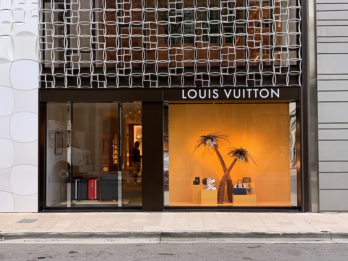 Louis Vuitton F/W 2022, English