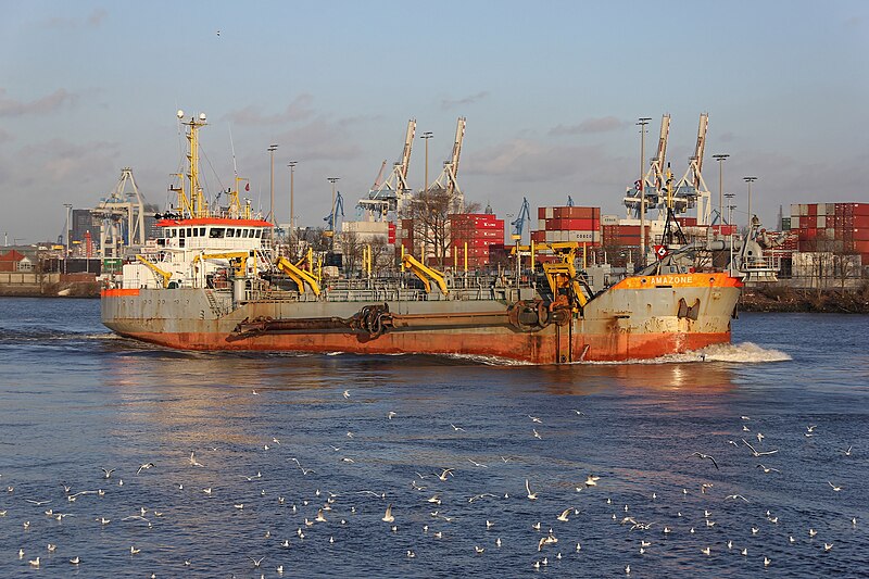 File:MS Amazone in port of Hamburg.jpg