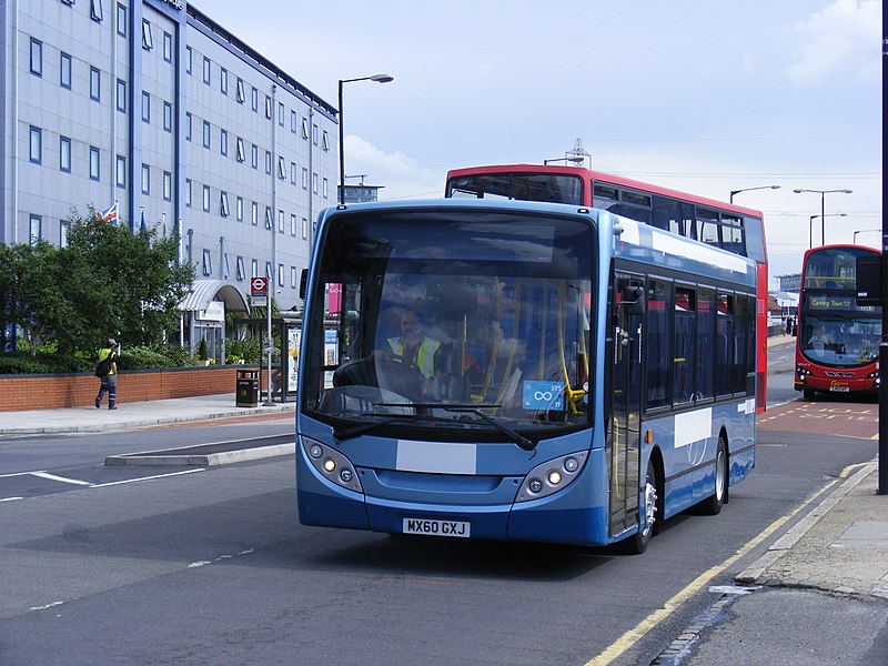 File:MX60 GXJ Enviro 200. Redline, Aylesbury. Olympic games vehicle. (7706129294).jpg