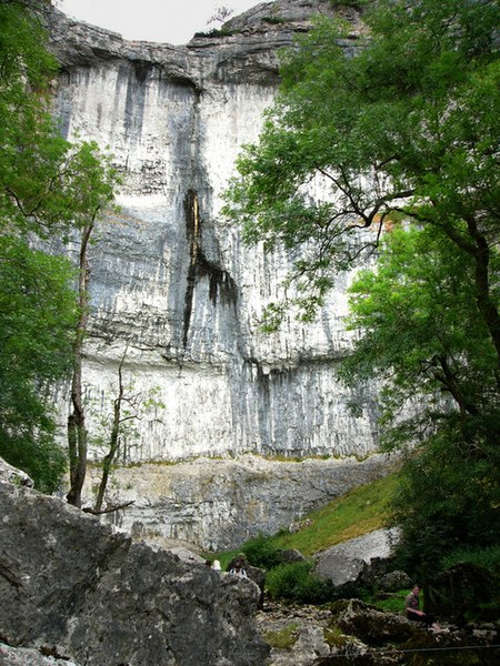 File:Malham Cove - geograph.org.uk - 447359.jpg