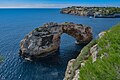 Dieser Steinbogen auf Mallorca ist auf natürliche Weise entstanden.