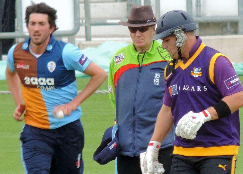 File:Mark Footitt and Aaron Finch (and umpire) (14152839500).jpg