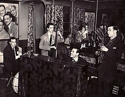 Kiri ke kanan: Tidak Varella, Stan Johnson, Marty Napoleon, Fraser MacPherson. Penthouse, Vancouver, B. C. 4 April 1952. Foto milik Fraser MacPherson estate