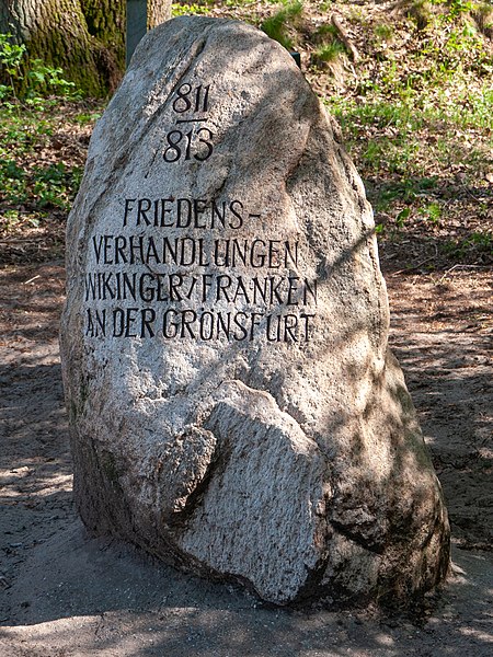 File:Memorial stone, Rendsburg (P1100729).jpg