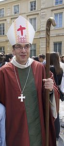 Jérôme Beau, bisbe auxiliar de París, amb les robes litúrgiques