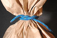 Мельничный узел (англ.)[4]:158, Miller's knot, sack knot, bag knot. Профессиональный У. , весьма хороший соединительный У. часто фигурирующий в сельскохозяйственных бюллетенях[1]. [abok 89]