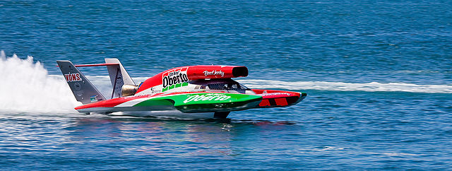 Miss Madison / Oh Boy! Oberto unlimited hydroplane in 2007, with extended air scoop.