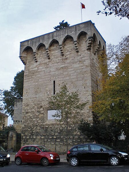 File:Montpellier tour des pins.JPG