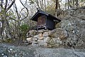 高尾山山頂の祠