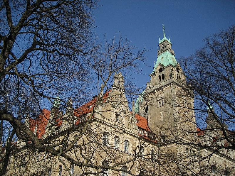 File:Neues Rathaus von hinten - panoramio.jpg