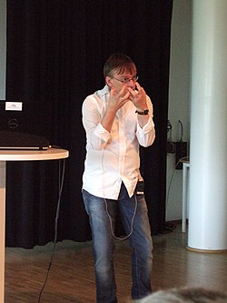 Niclas Persson Tenhuinen höll föredraget "Gottlunds möte med skogsfinnarna - en politisk mobilisering för självbestämmande" på släktforskardagarna 2014 i Karlstad.