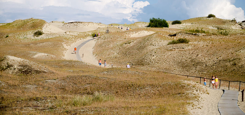 File:Nida sand dunes (14573723178).jpg