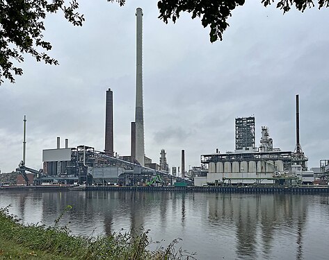 Oil refinery and power plant Holthausen near Lingen, Germany