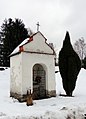 Čeština: Výklenková kaplička ve vsi Olšina u Horní Plané, okres Český Krumlov, Jihočeský kraj. English: Niche chapel in the village of Olšina, part of Horní Planá, Český Krumlov District, South Bohemian Region, Czechia.