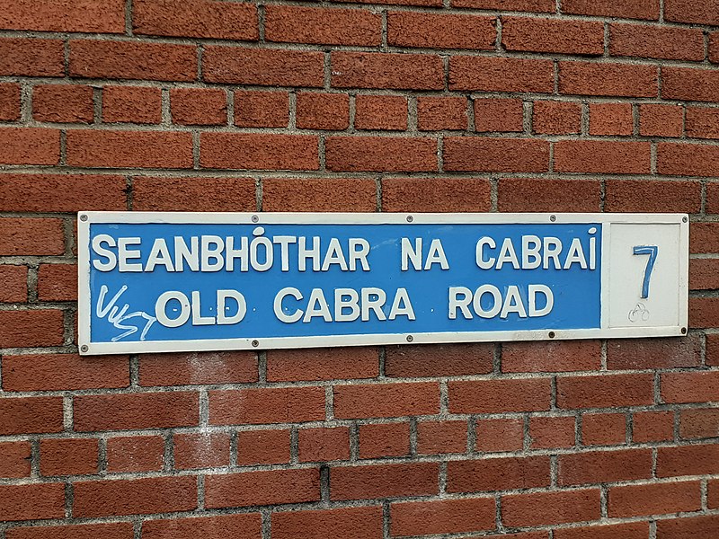 File:Old Cabra Road bilingual sign (2022).jpg