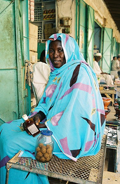 Sudanese woman wearing a traditional thawb