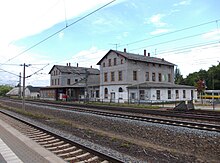 Blick auf die Normalspurgleisanlagen des Bahnhofs Oschatz vom Gleis 3 zum Empfangsgebäude (2013)