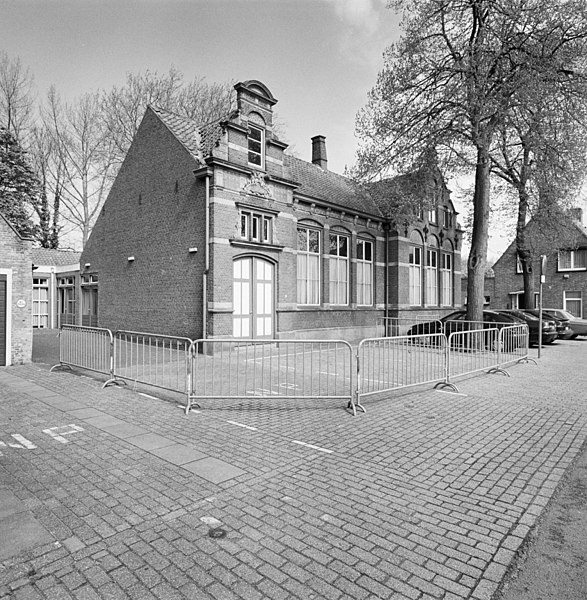 File:Overzicht voorgevel en linker zijgevel - Sluis - 20352893 - RCE.jpg