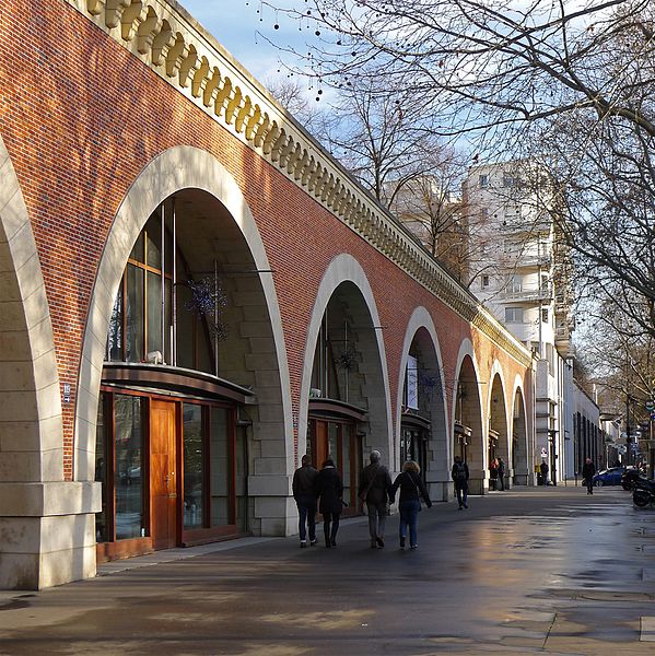 File:P1340917 Paris XII avenue Daumesnil Viaduc des Arts rwk.jpg