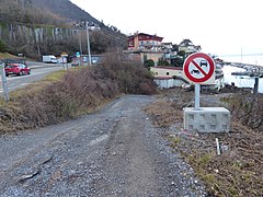 Ce chemin est aussi interdit aux véhicules à moteur sauf pour les cyclomoteurs