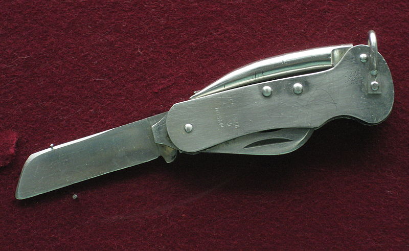 File:Patrick Crawford's knife that was used to amputate arm.jpg