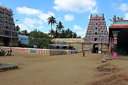 Shrine of Vinayagar and southern gopuram in the temple Patteswaram (4).jpg