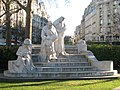 Statue de Madame Boucicaut et de la baronne Clara de Hirsh.