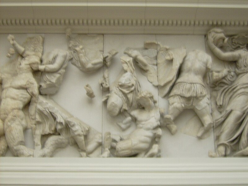 File:Pergamonmuseum - Antikensammlung - Pergamonaltar 19.jpg