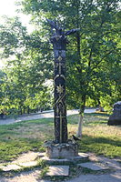 Moderne variant van een Perun-idool. Restanten van oude idolen en hun locaties zijn gevonden, bijvoorbeeld in 1951 op de heuvel Peryn, ten zuiden van Novgorod.[62]