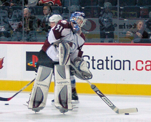 Budaj with the Avalanche in 2007.